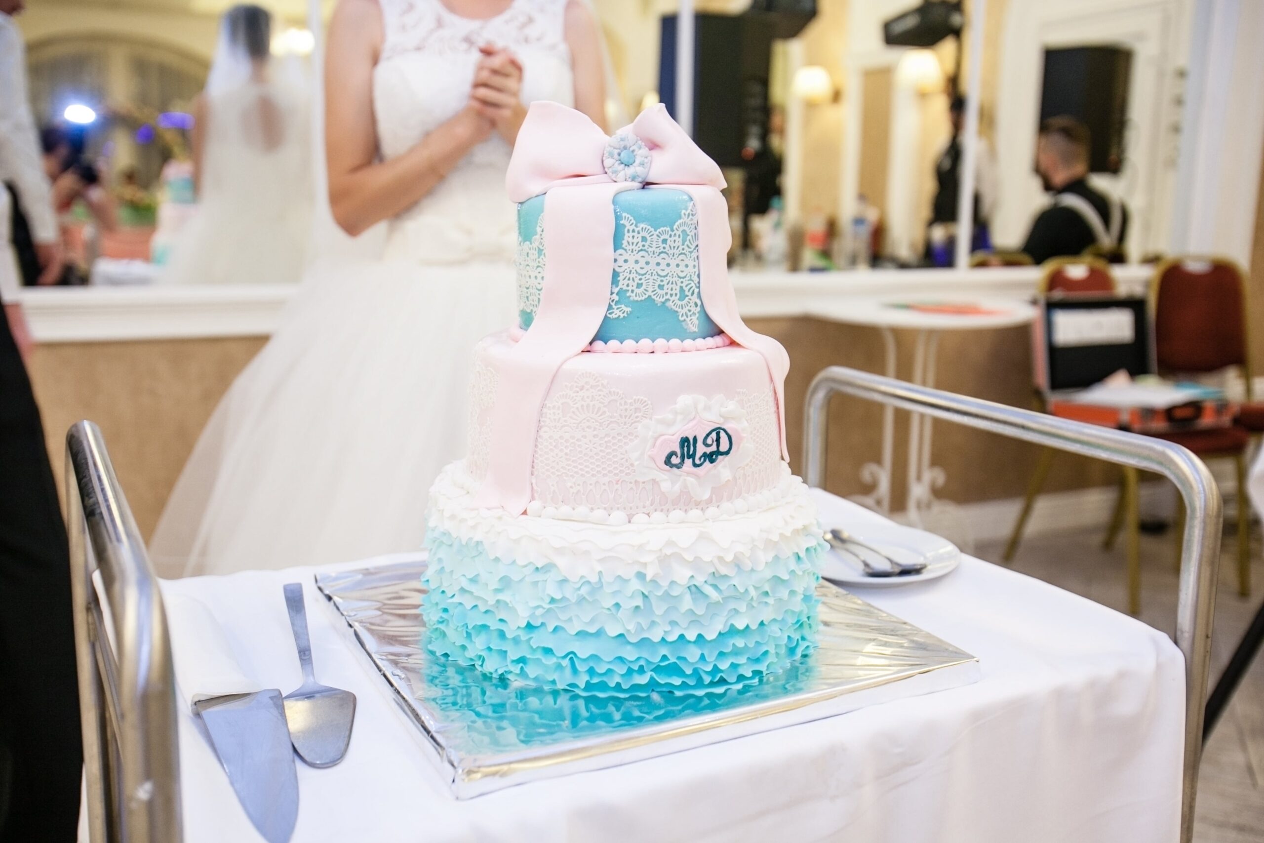 Discover what is wedding cake flavor — from traditional vanilla-almond classics to seasonal and modern twists.