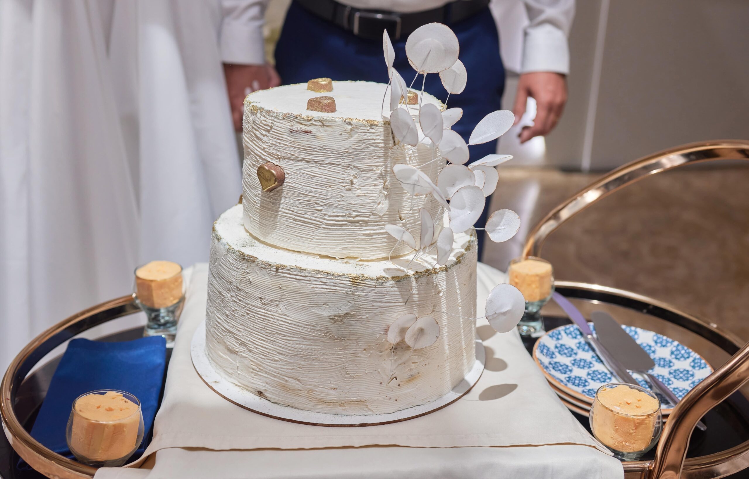 Discover what is wedding cake flavor — from traditional vanilla-almond classics to seasonal and modern twists.