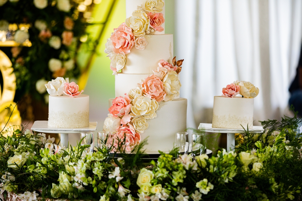 wedding cake for bride and groom